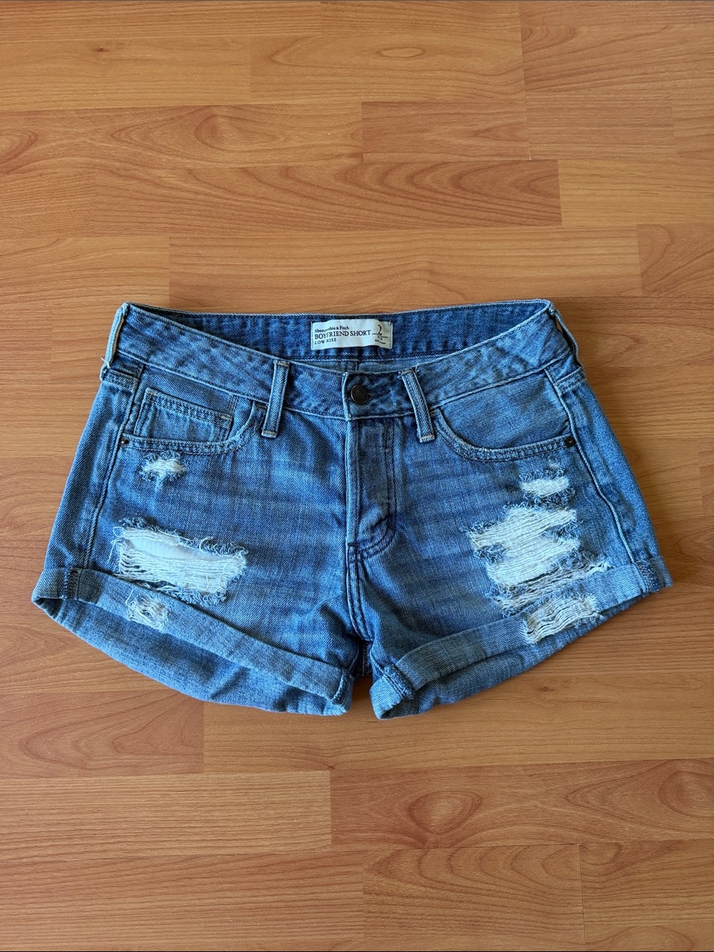 Abercrombie & Fitch Low Rise Boyfriend Distressed Shorts Light Wash Size 2